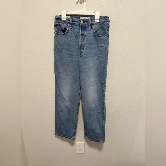 Levi's Women's Ribcage Straight Ankle Jeans Medium Wash Size 29 - Picture 2 of 8